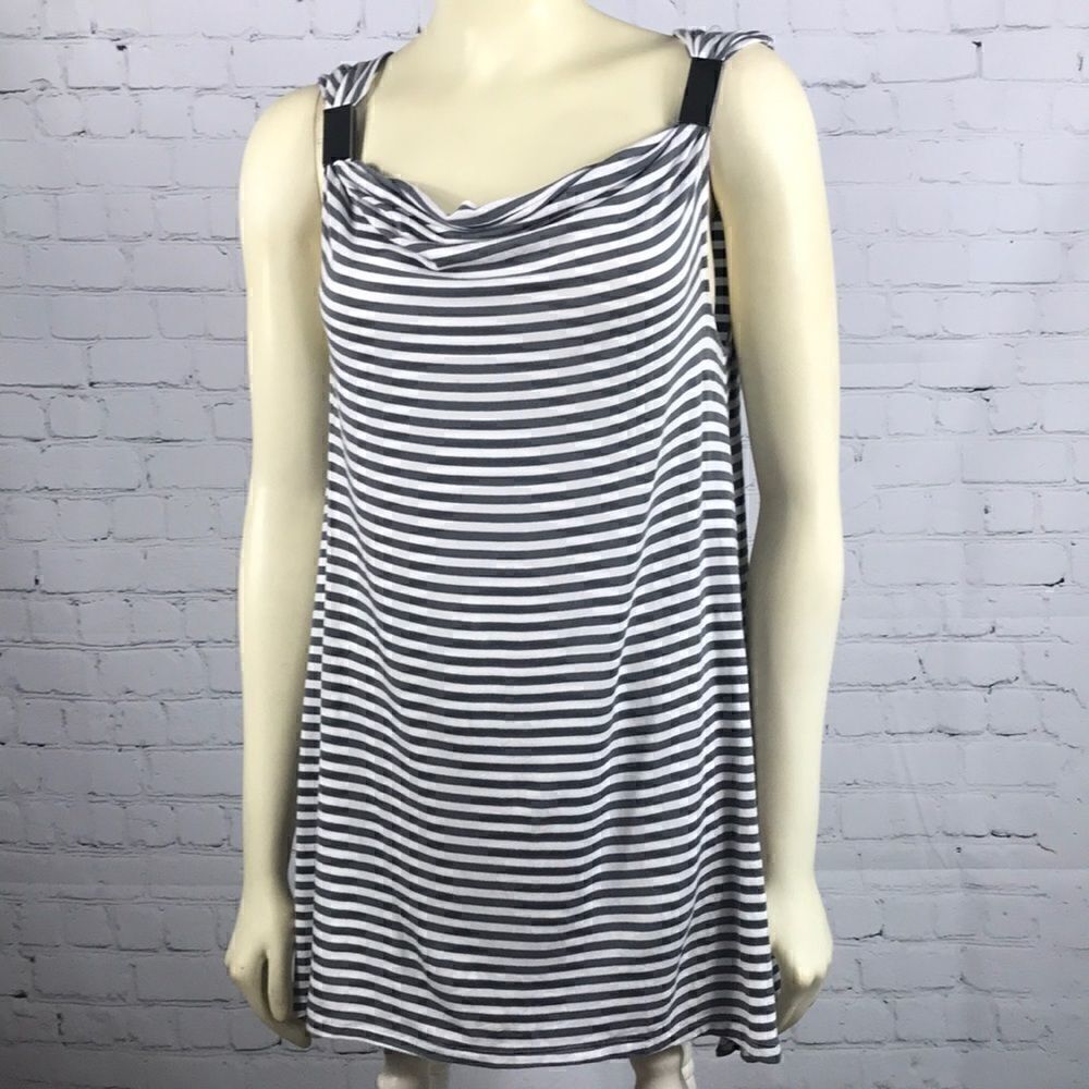 Kenneth
Cole NY size Medium Tank metal accent EUC